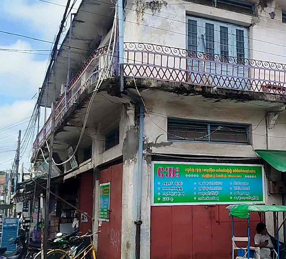 အေး ဖိတ်စာ၊ယပ်တောင်လုပ်ငန်း