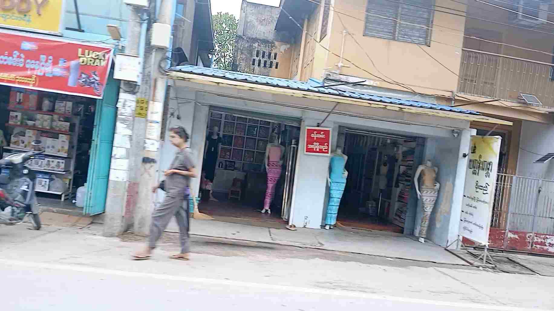 ယက္ကန်းကမ္ဘာ ပိုးထည်