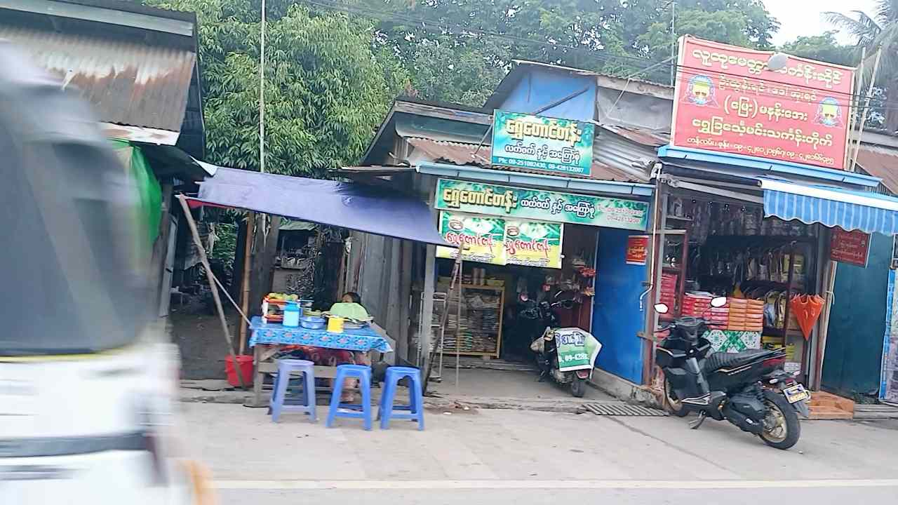 ရွှေခြင်္သ့မင်းသင်္ကန်းတိုက်