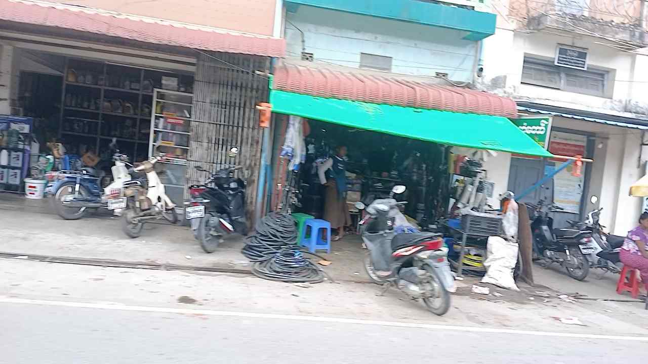 ကံ့ကော် စက်အပိုပစ္စည်းဆိုင်