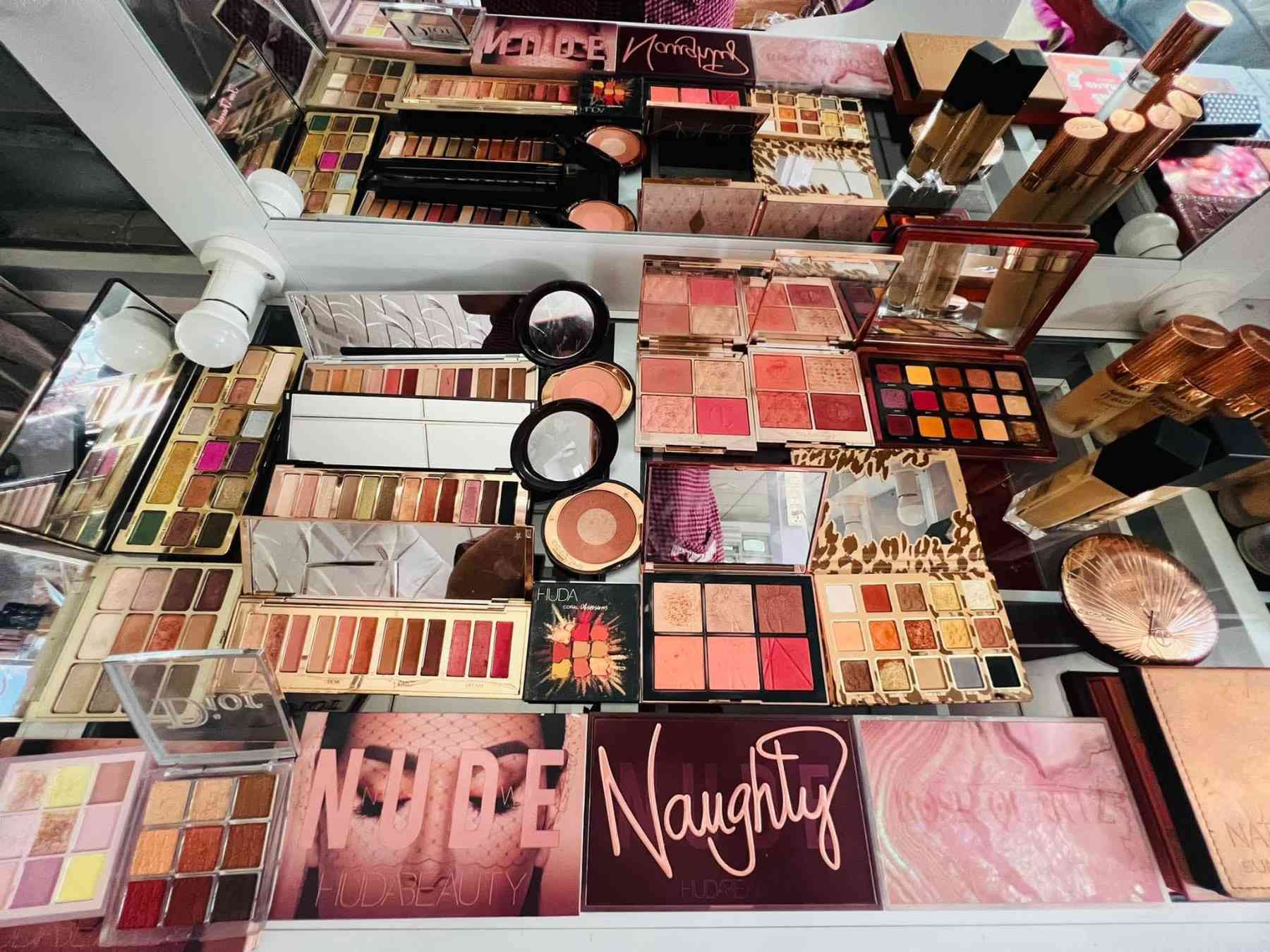Flower King Makeup & Wedding Dress
