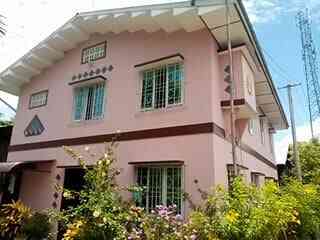မြင့် အမျိုးသားသီးသန့်ဘော်ဒါဆောင်