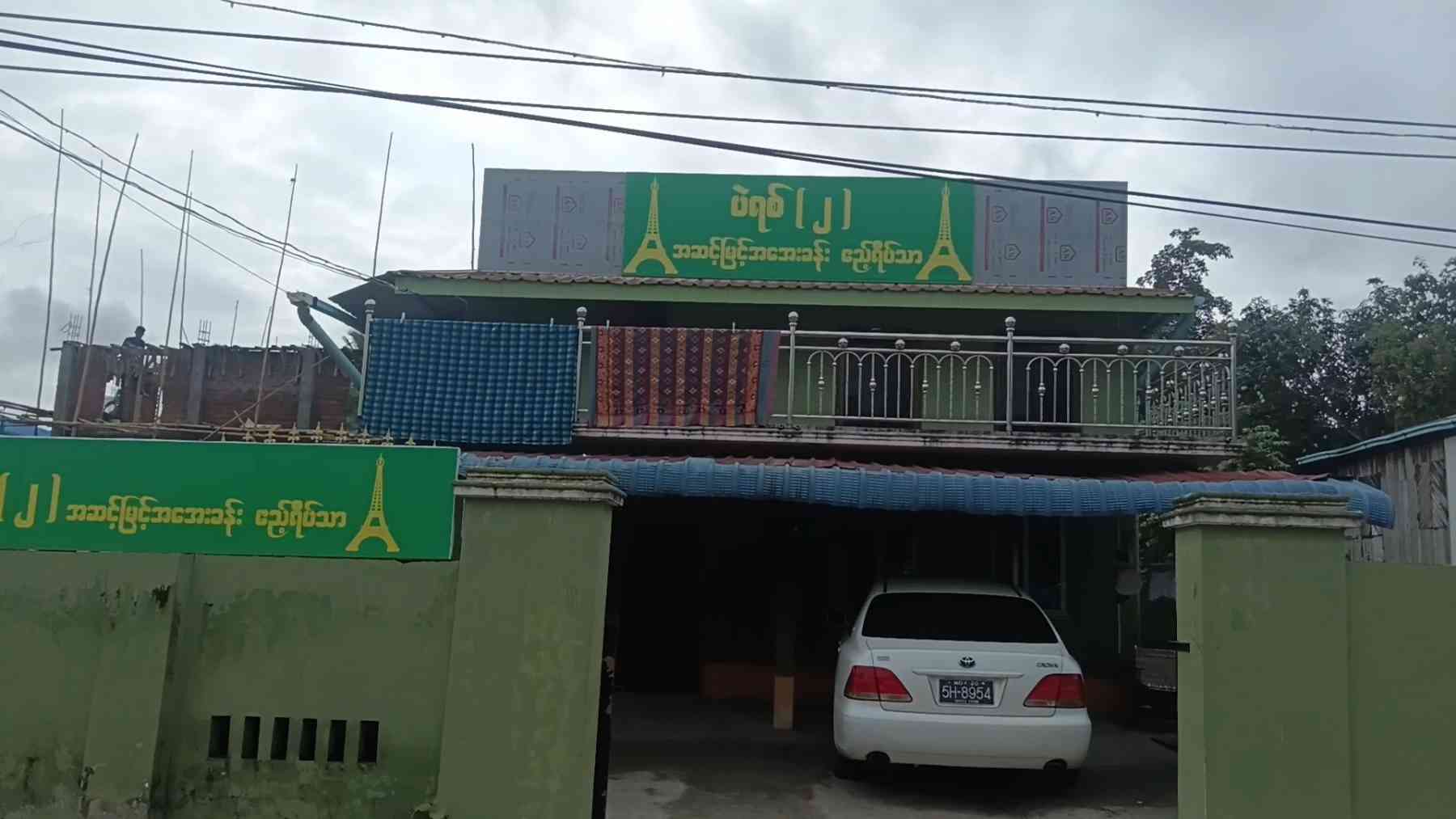 ပဲရစ် (၂) အဆင့်မြင့်အအေးခန်းဧည့်ရိပ်သာ