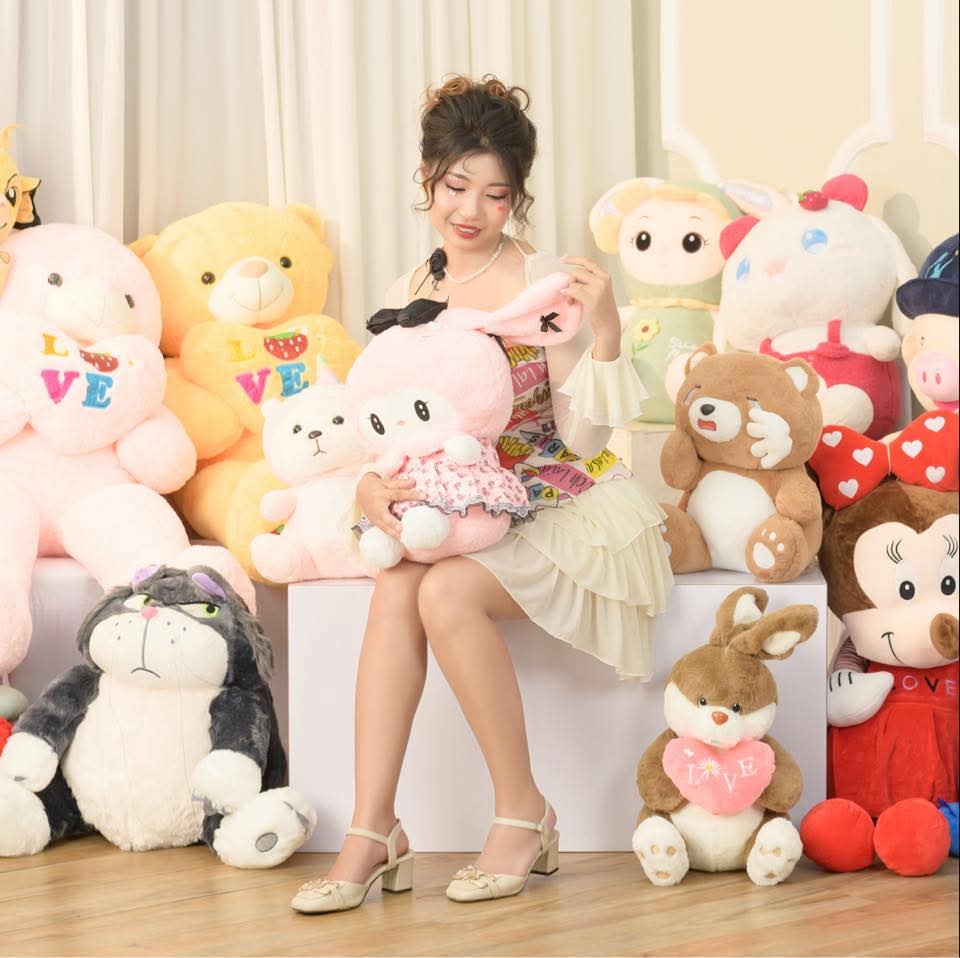 Yoke Sone Kabar (ရုပ်စုံကမ္ဘာအရုပ်ဆိုင်)ဆိုင်အမှတ်(၁)